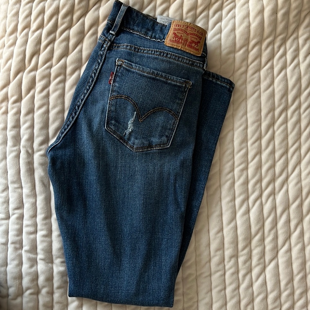Levi Ripped Jeans